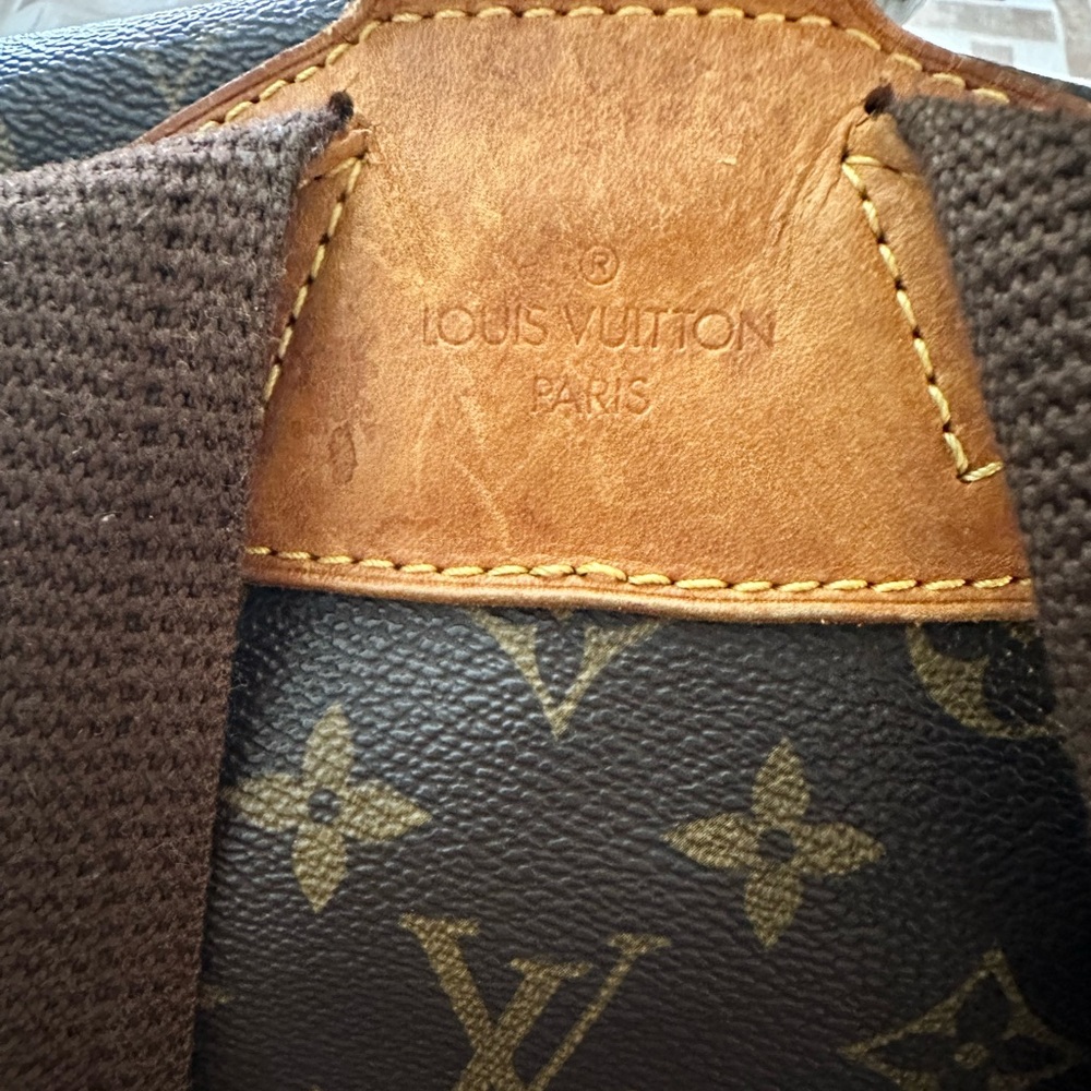Louis Vuitton - Picture 6 of 16